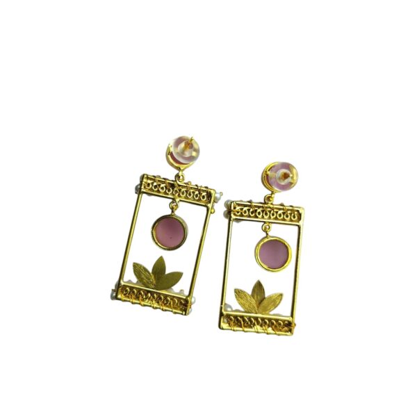 brass-gold-plated-baby-pink-monalisa-stone-drop-earrings-with-pearl-lariya