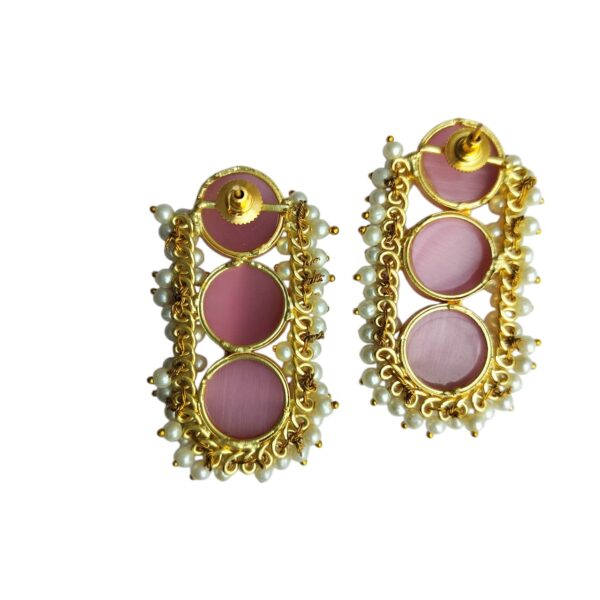 brass-gold-plated-baby-pink-monalisa-stone-earrings-with-pearl-lariya