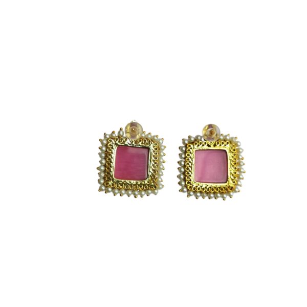 brass-gold-plated-baby-pink-monalisa-stone-studs-with-pearl-lariya