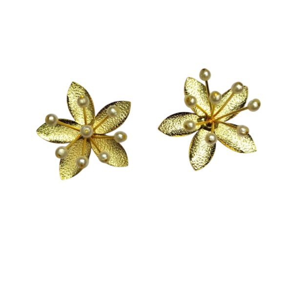 golden-brass-earring-in-flower-structure-with-small-pearl-embedded