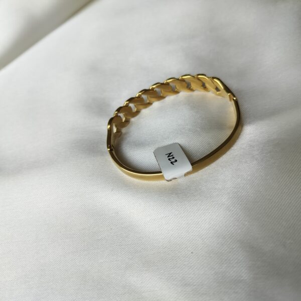 Smooth back of flat Cuban gold bracelet for comfort