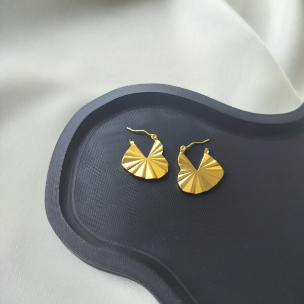 Opened sunburst heart hoop earrings – Nitara Haute