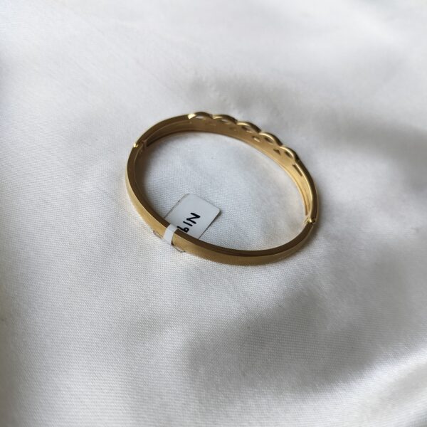 Twisted Cutwork Gold Bracelet – Plain Back