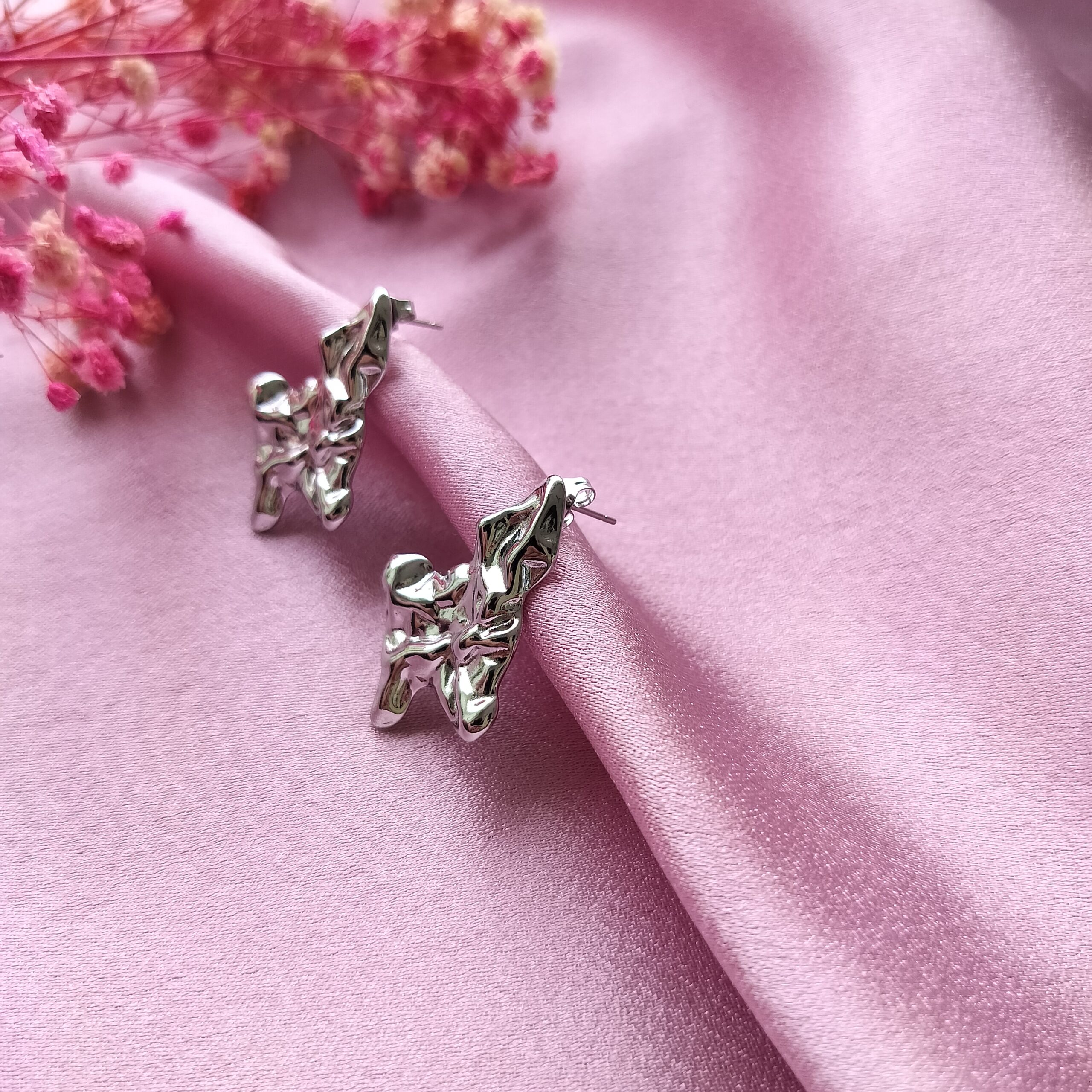 Side Profile of Zenith Edge Stud Earrings