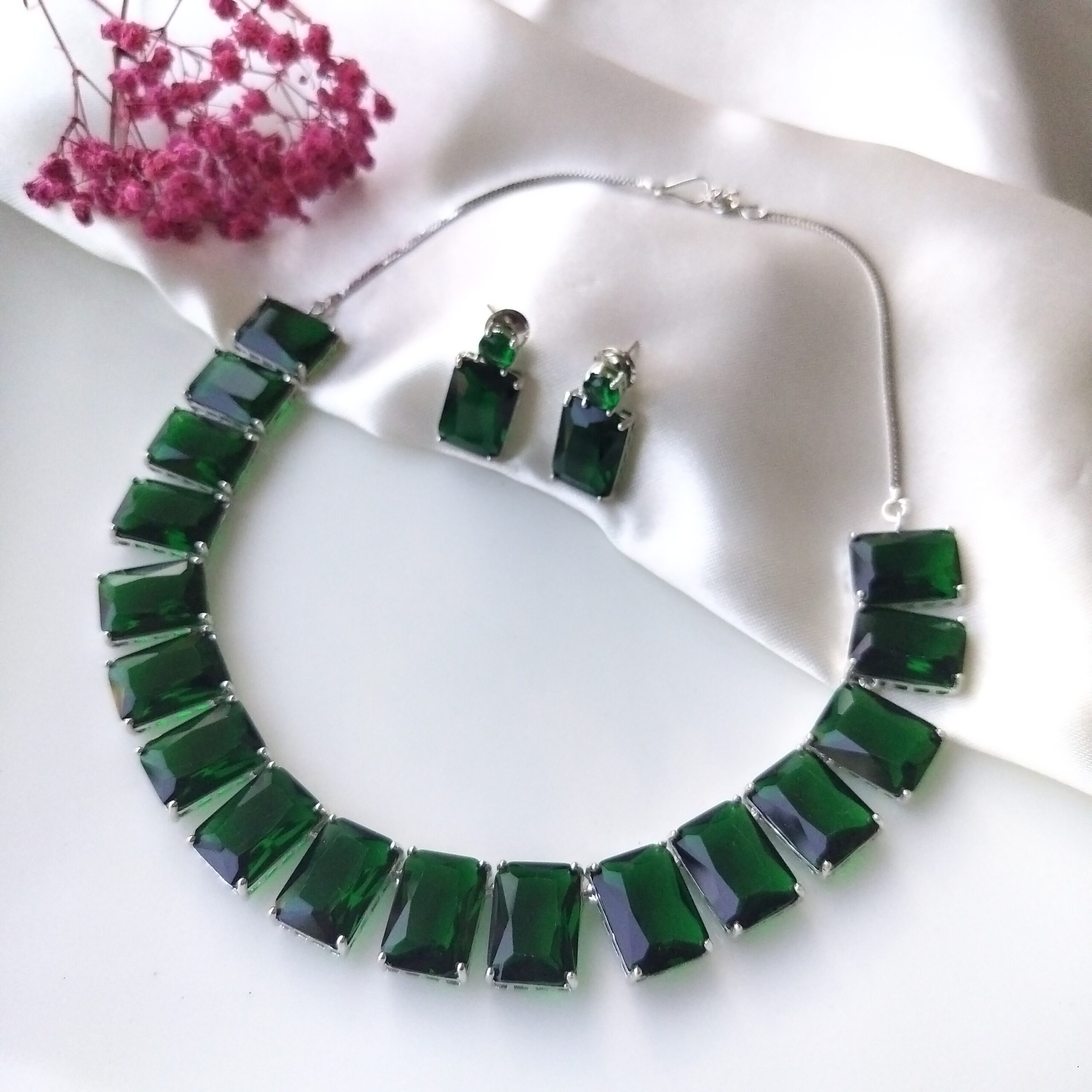 Emerald Green Choker Set front view showing necklace and earrings